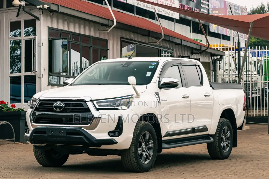 Toyota Hilux 2022 White