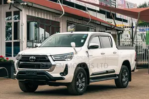 Toyota Hilux 2022 White