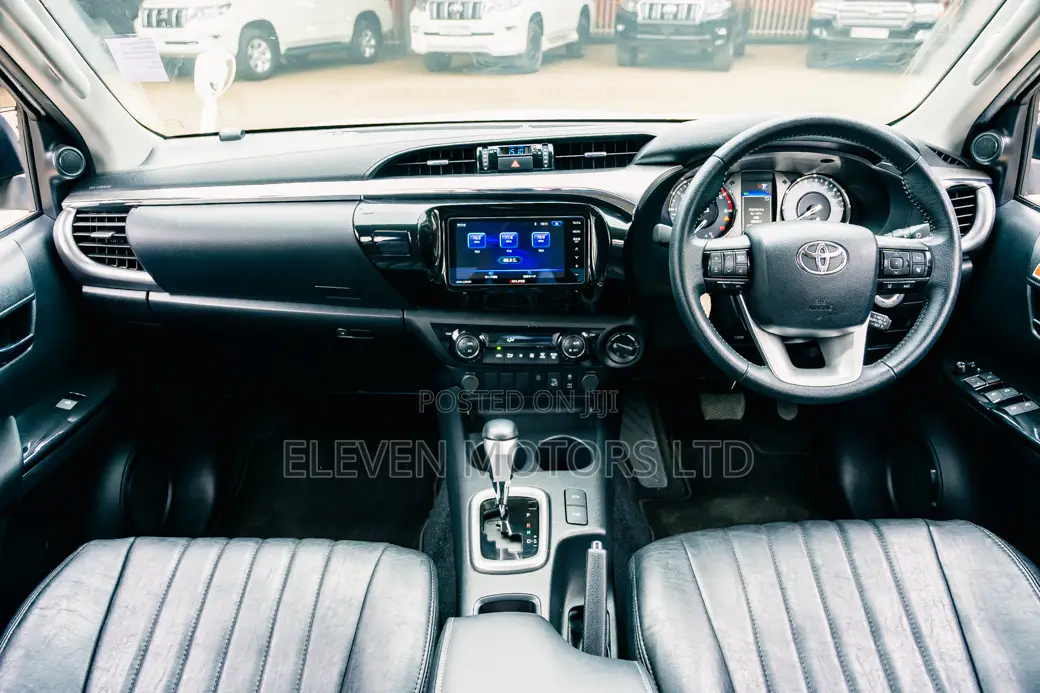 Toyota Hilux 2022 White