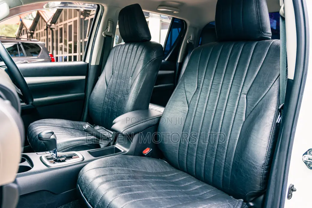 Toyota Hilux 2022 White