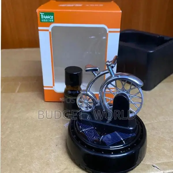 Pirate Solar Rotating Dashboard Aromatherapy Diffuser