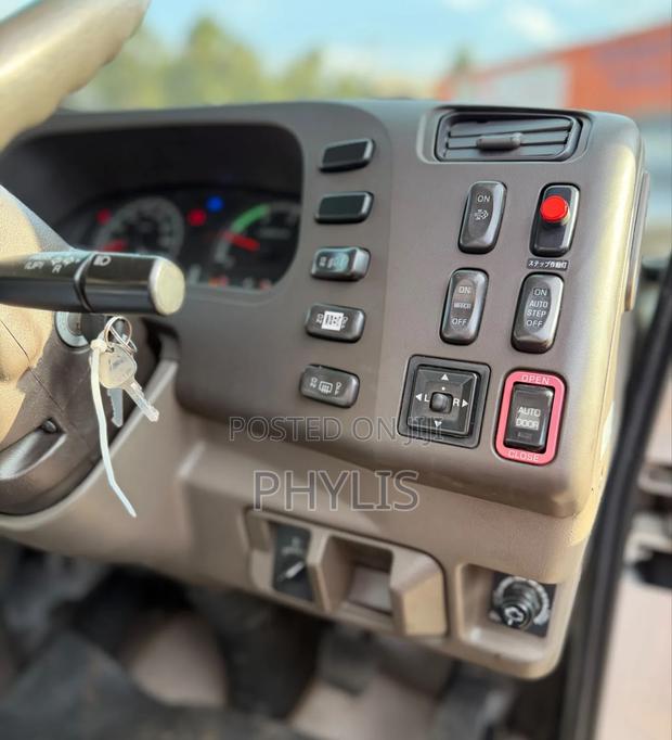 Mitsubishi Fuso Rosa 2019 White - thumbnail 7