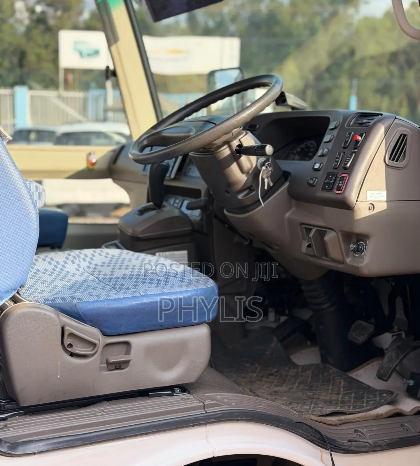 Mitsubishi Fuso Rosa 2019 White