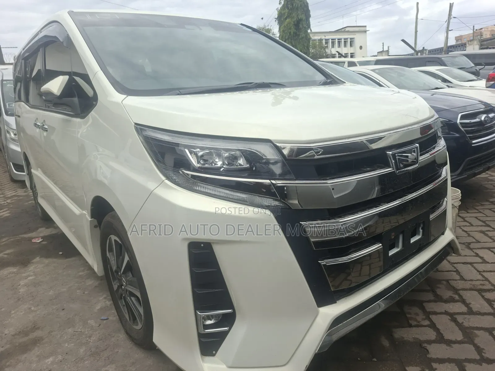 Toyota Noah 2.0 AWD (6 Seater) 2019 White