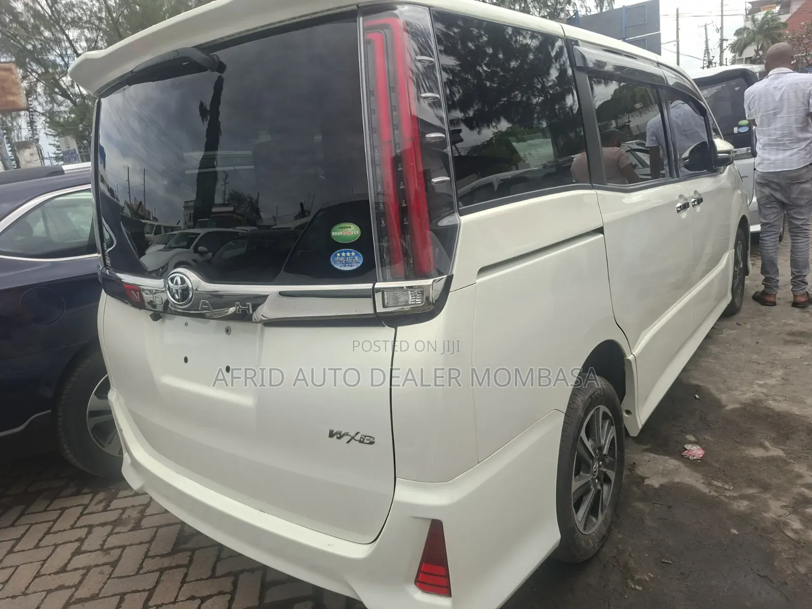 Toyota Noah 2.0 AWD (6 Seater) 2019 White