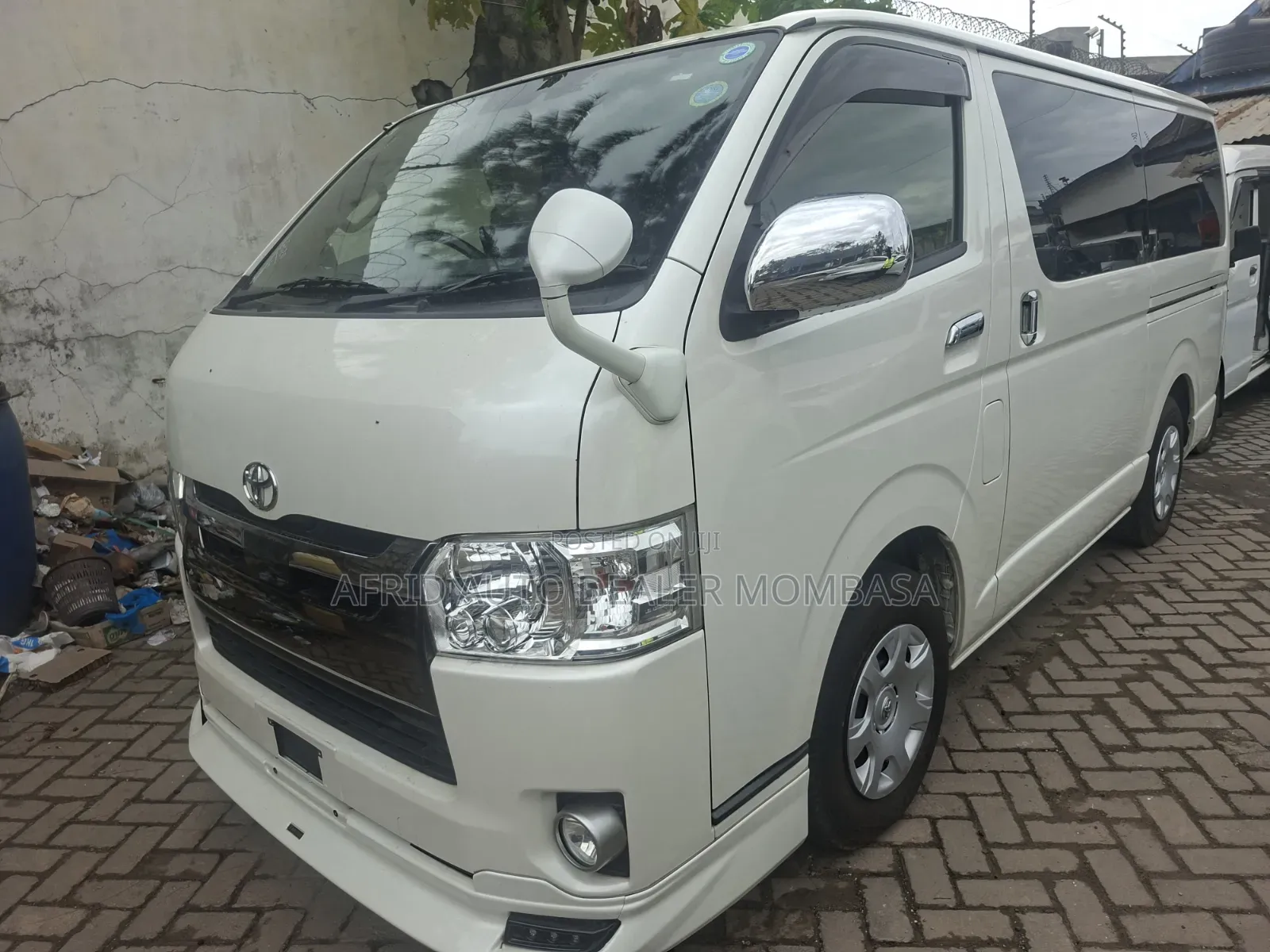 Toyota HiAce 2019 White