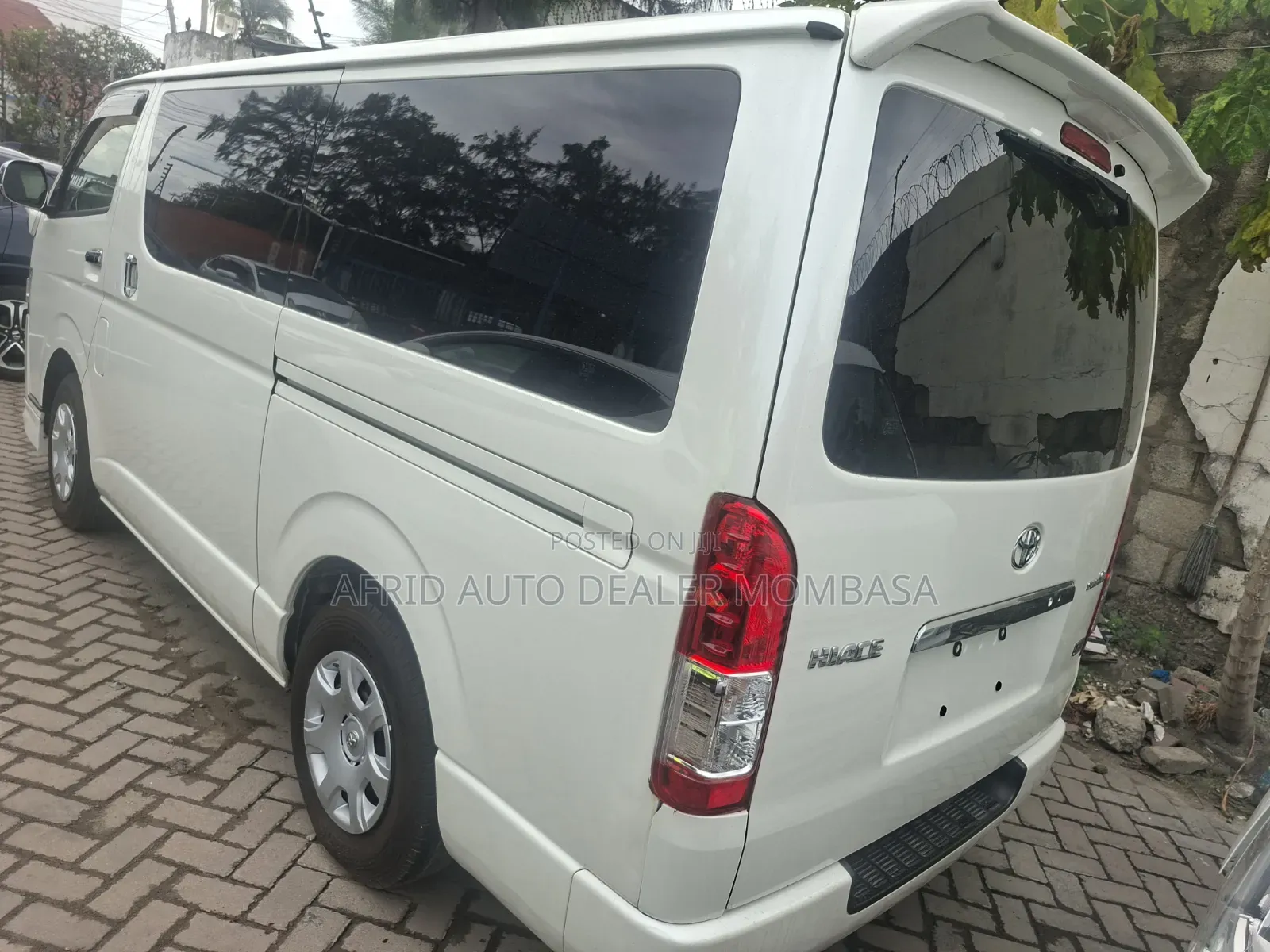 Toyota HiAce 2019 White