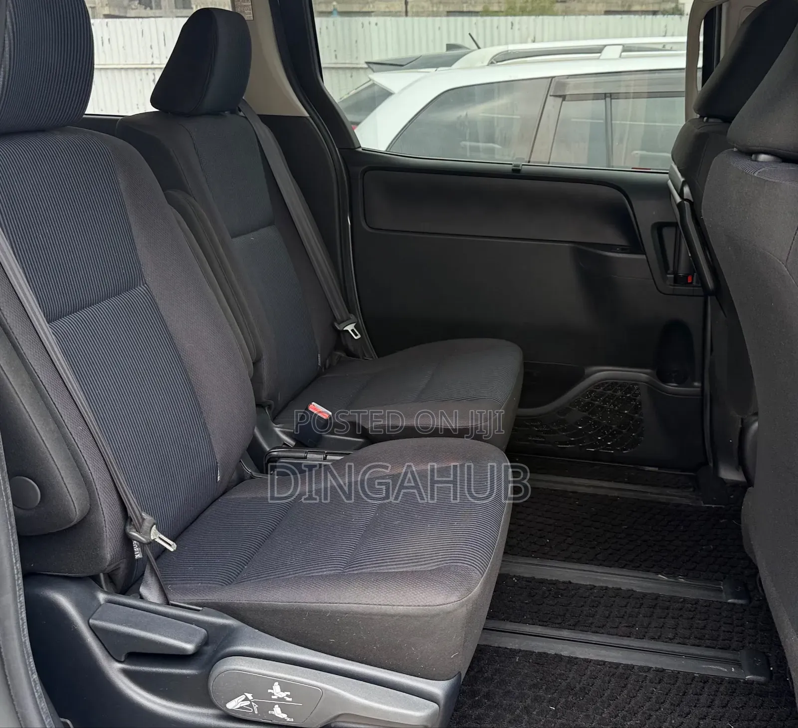 Toyota Voxy Hybrid X 2WD 7-Seater 2019 Silver