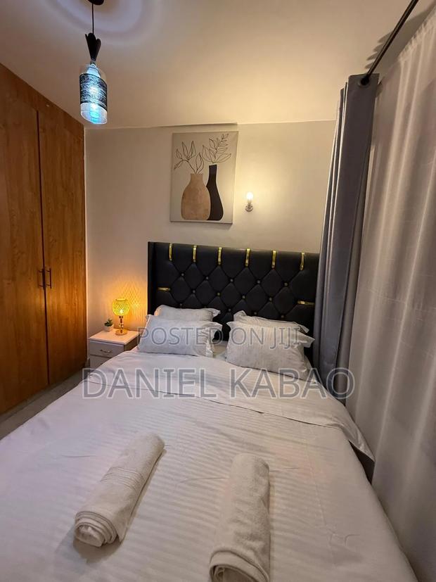 Deluxe Air BNB One Bedroom - thumbnail 6