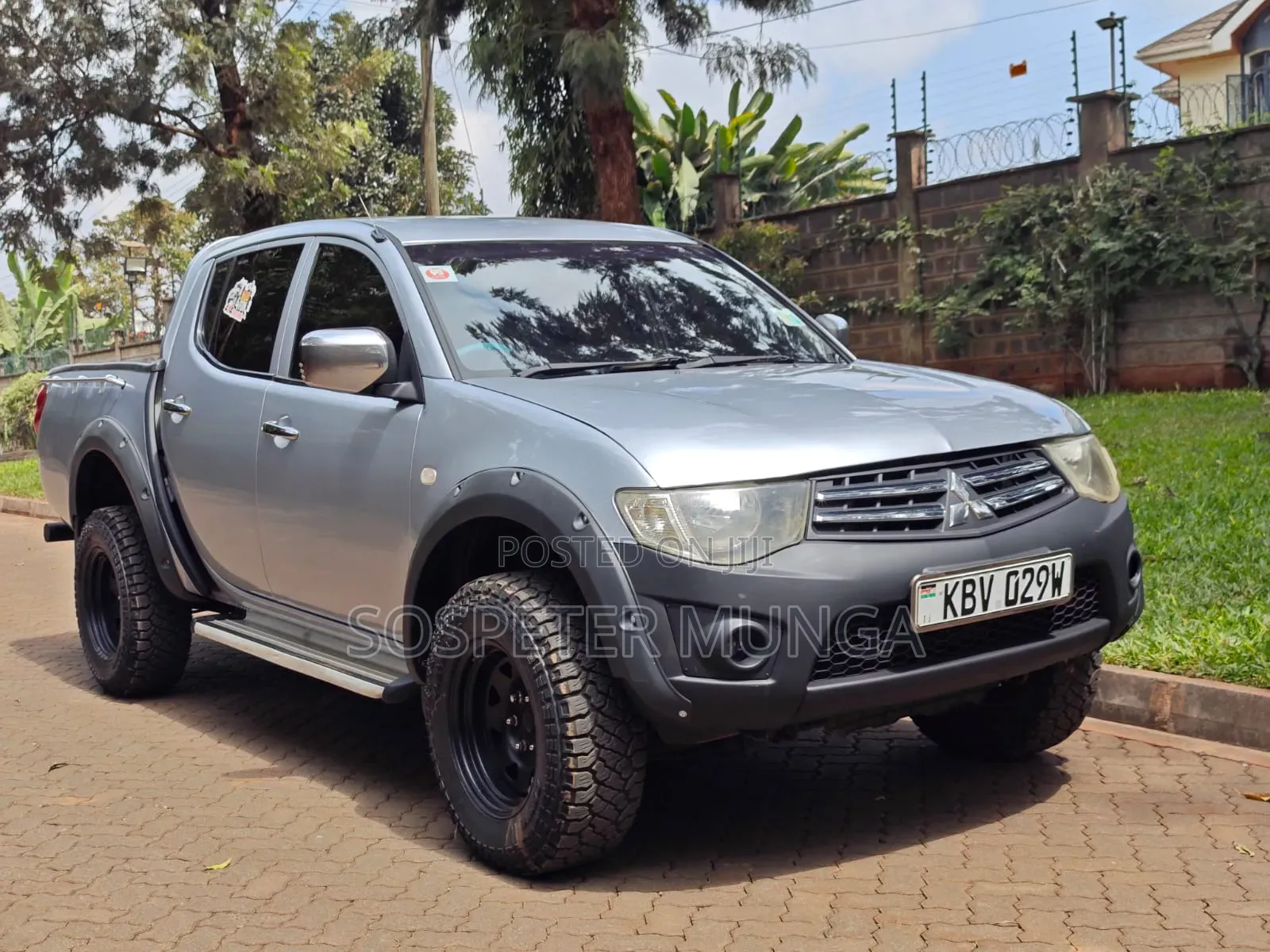 Mitsubishi L200 2012 Silver