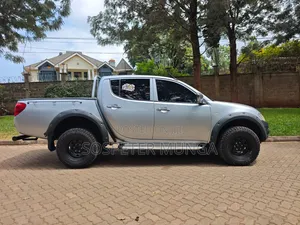 Mitsubishi L200 2012 Silver