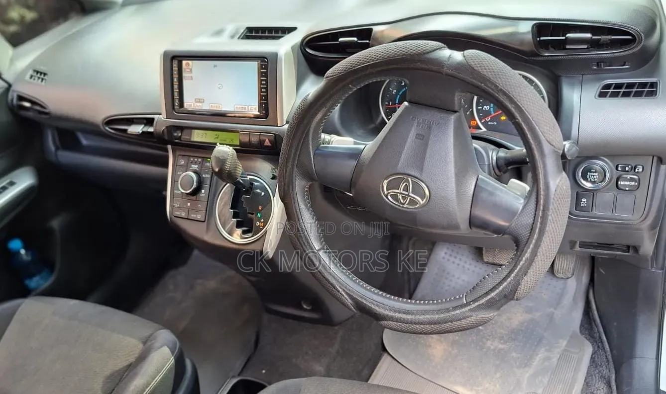 Toyota Wish 2010 White