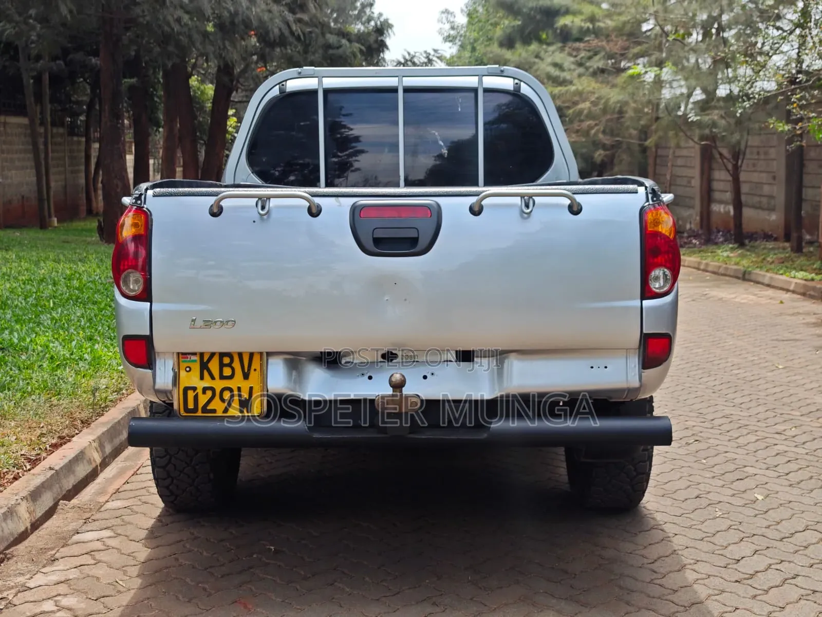 Mitsubishi L200 2012 Silver