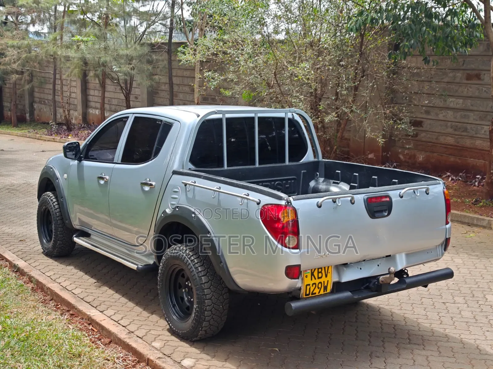 Mitsubishi L200 2012 Silver