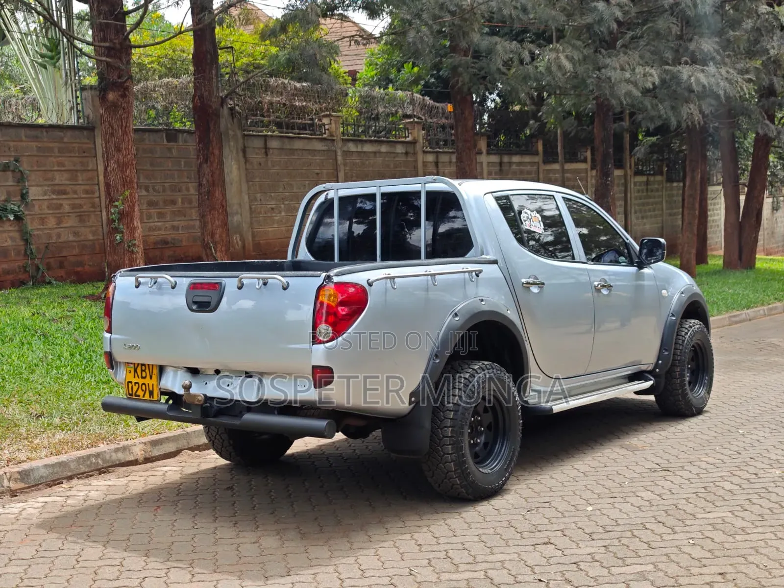 Mitsubishi L200 2012 Silver