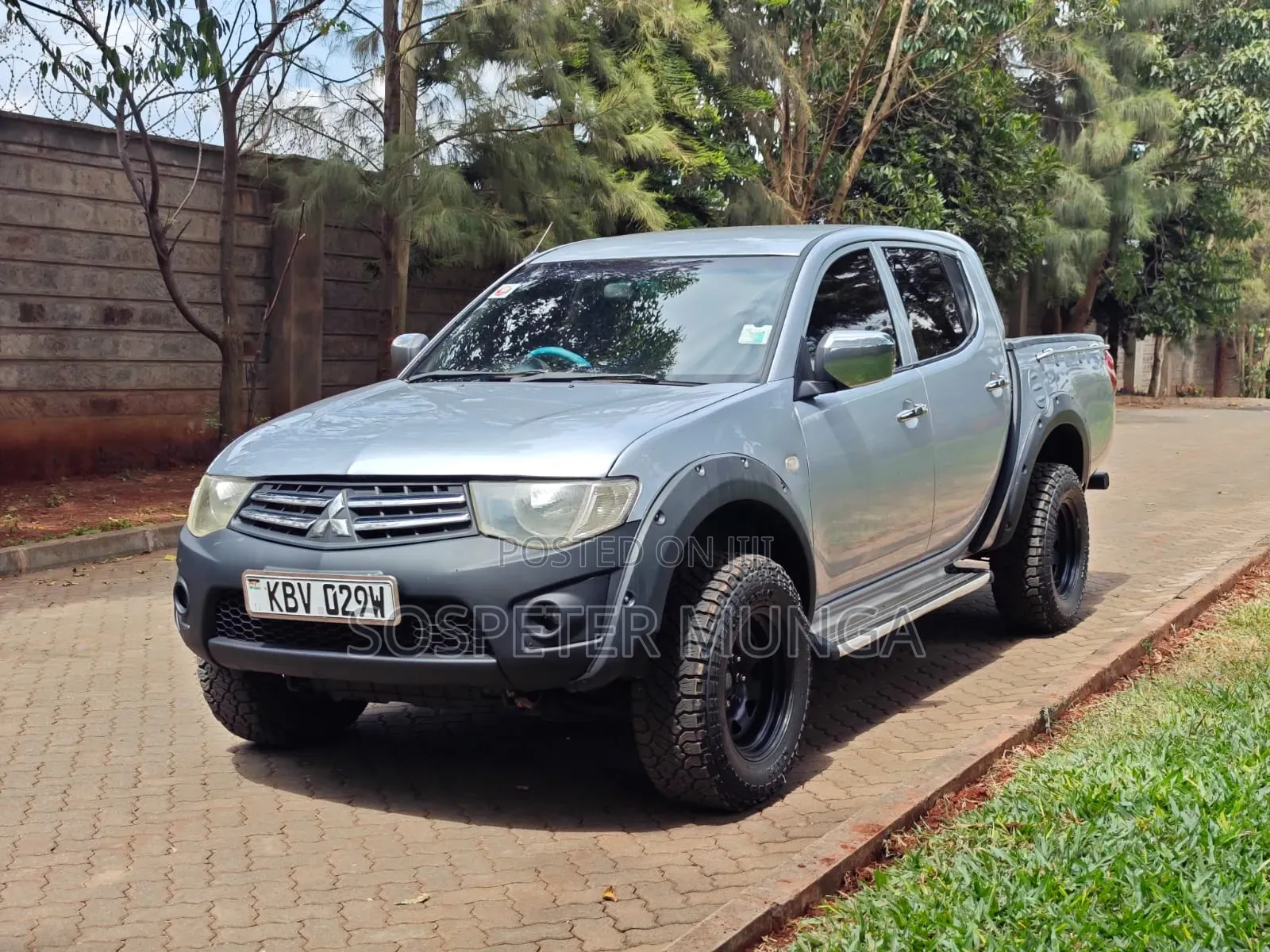Mitsubishi L200 2012 Silver