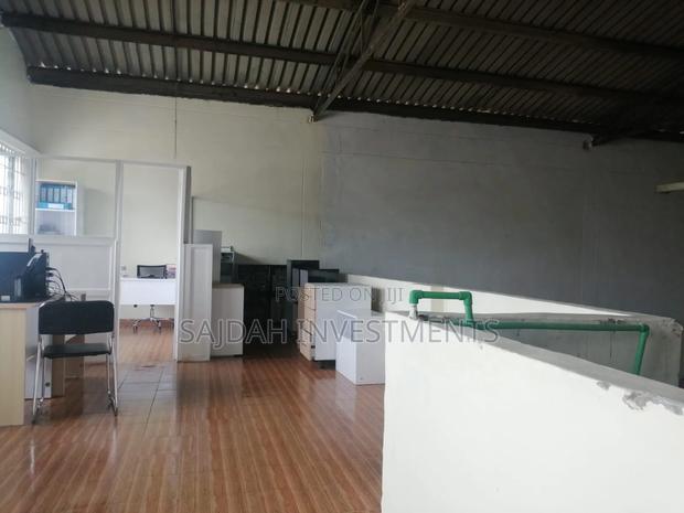 Spacious Warehouse TO LET - thumbnail 2