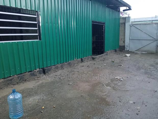 Spacious Warehouse TO LET - thumbnail 8