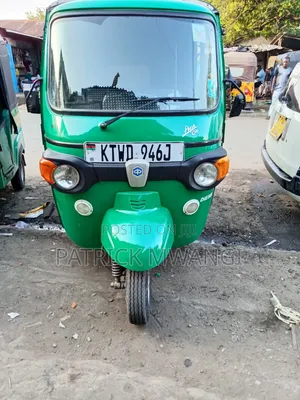 Piaggio Scooter 2025 Green