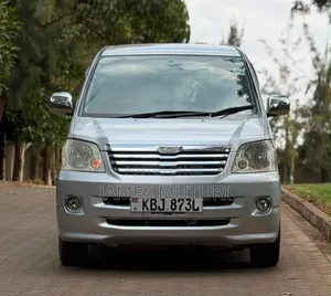 Toyota Noah 2002 Silver