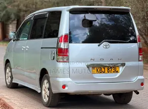 Toyota Noah 2002 Silver