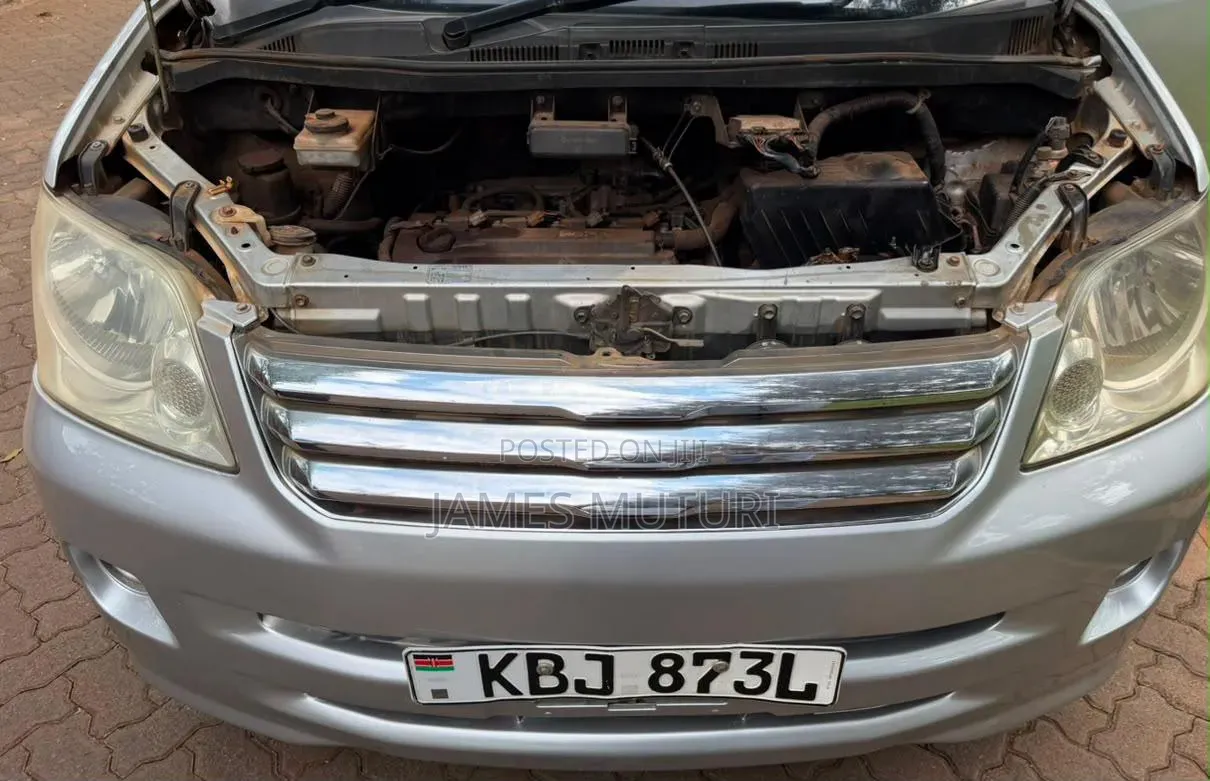 Toyota Noah 2002 Silver