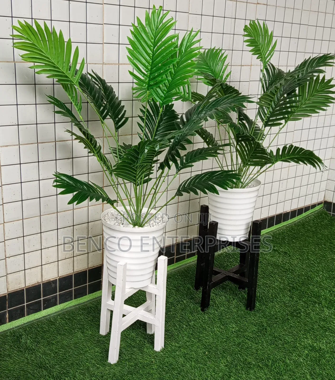18 Leaves Plants Plus Stand