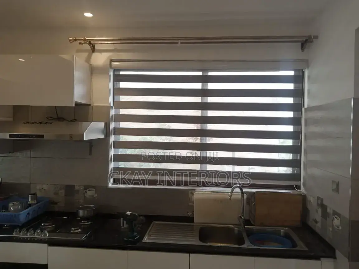 Minimal Style, Perfect Finishing With Horizontal Office Window Blinds