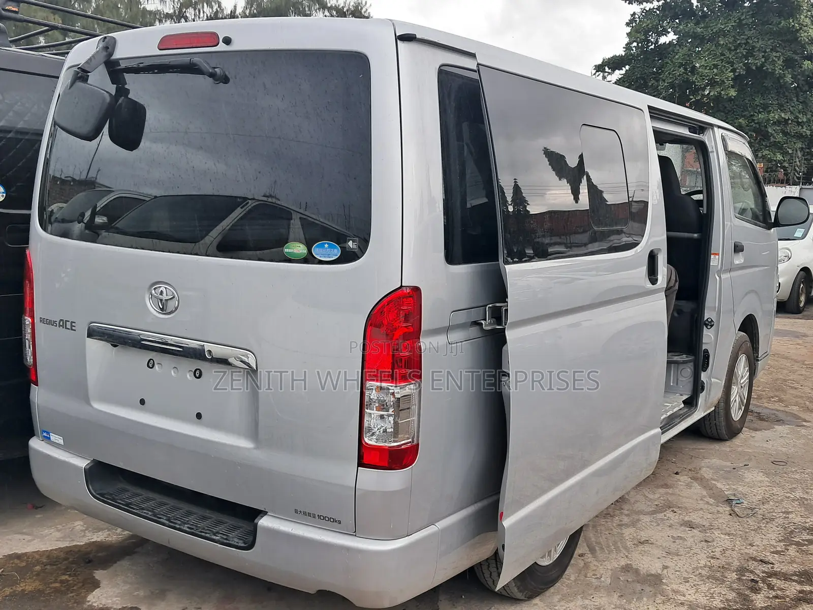 Toyota HiAce 2019 Silver