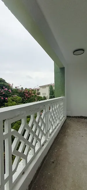 3bdrm Apartment in Kizingo for sale