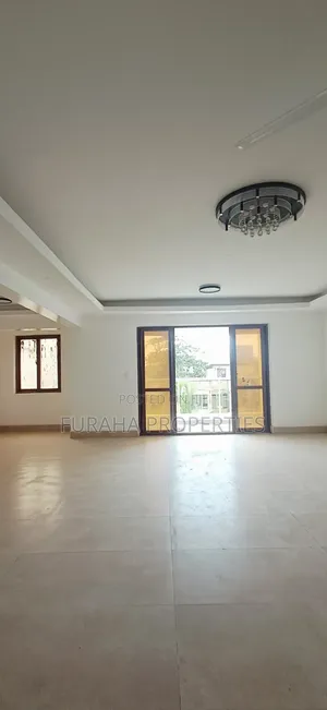 3bdrm Apartment in Kizingo for sale