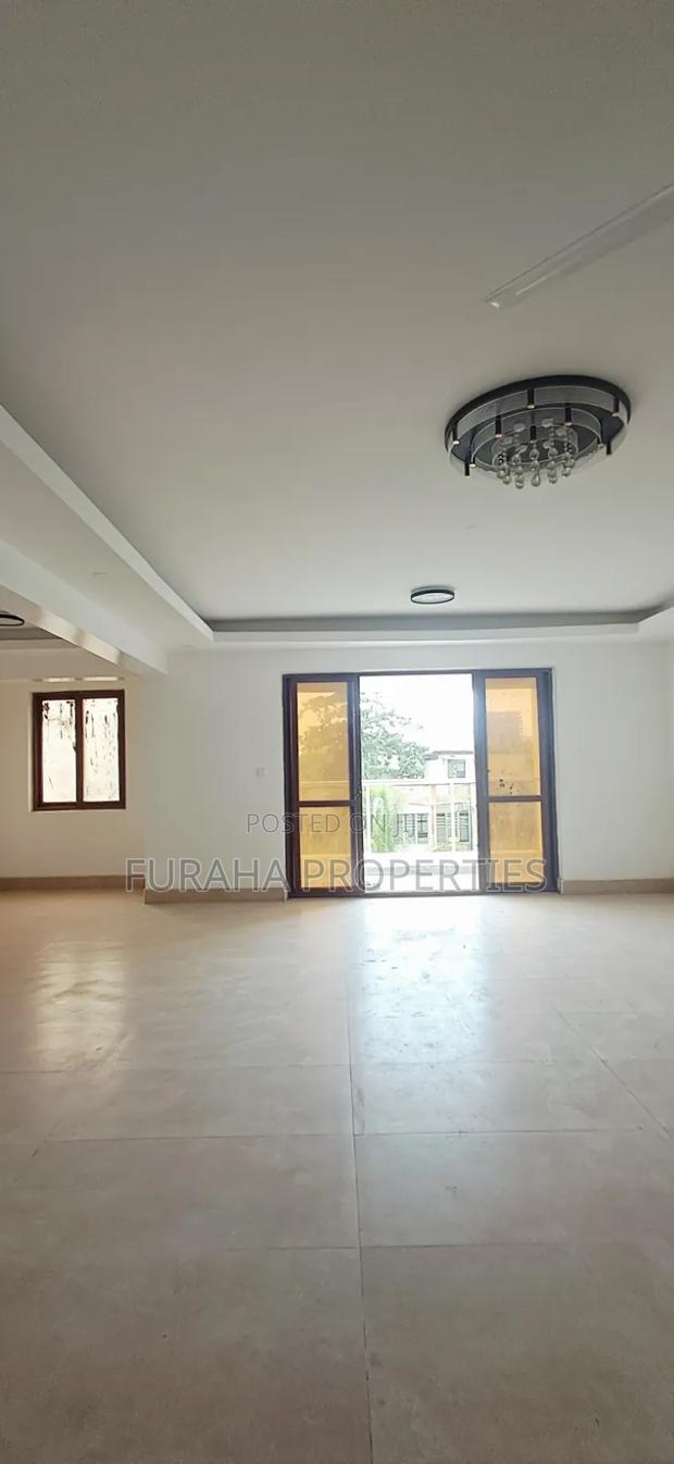 3bdrm Apartment in Kizingo for sale - thumbnail 2