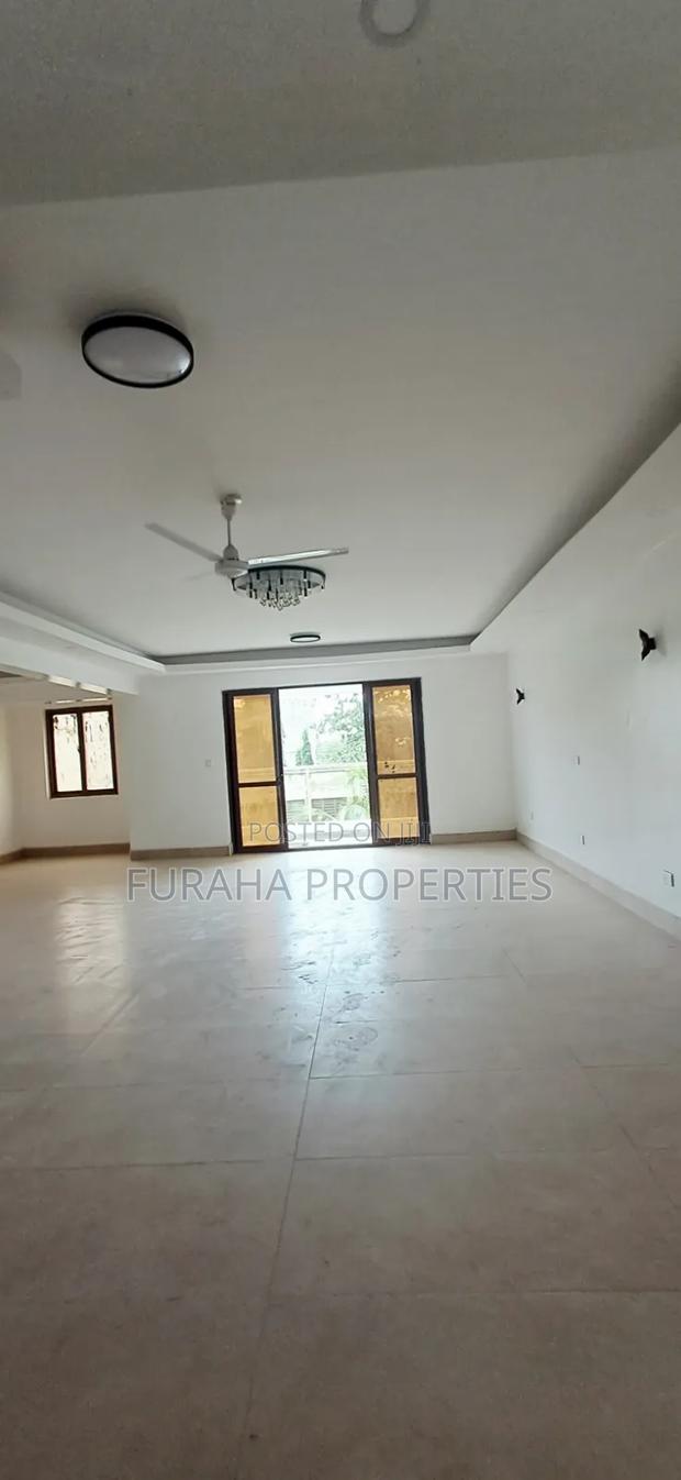 3bdrm Apartment in Kizingo for sale - thumbnail 8