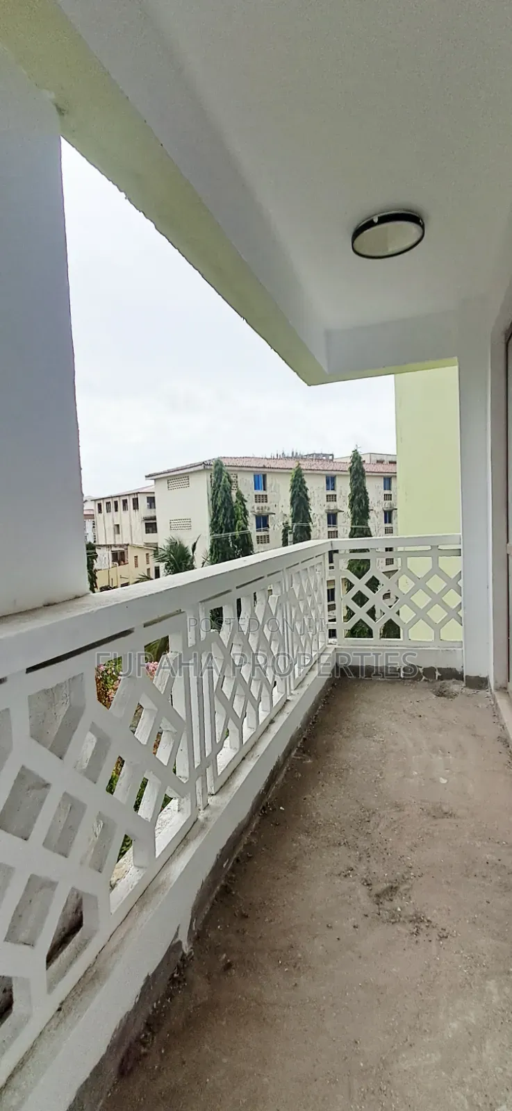 3bdrm Apartment in Kizingo for sale
