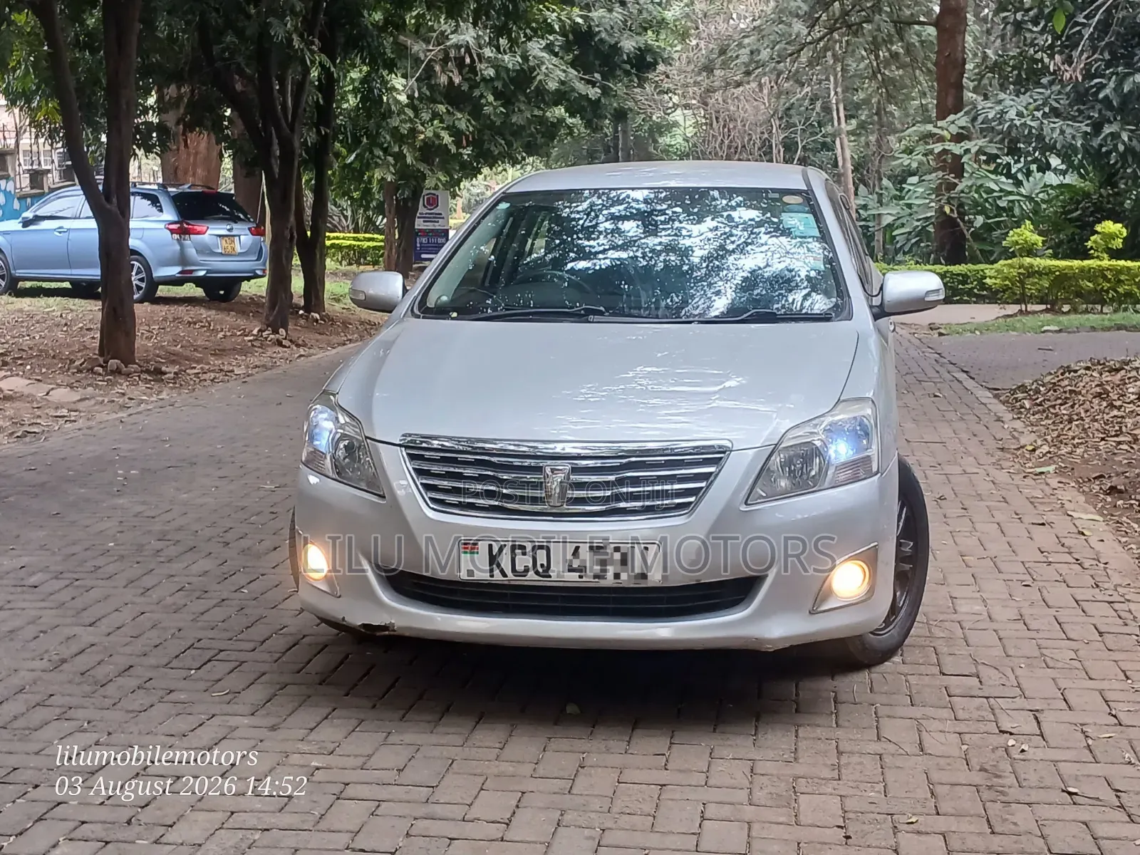Toyota Premio 2012 Silver