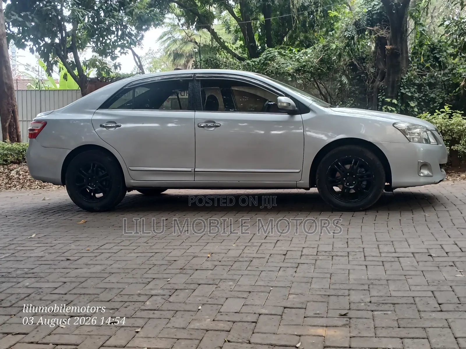 Toyota Premio 2012 Silver