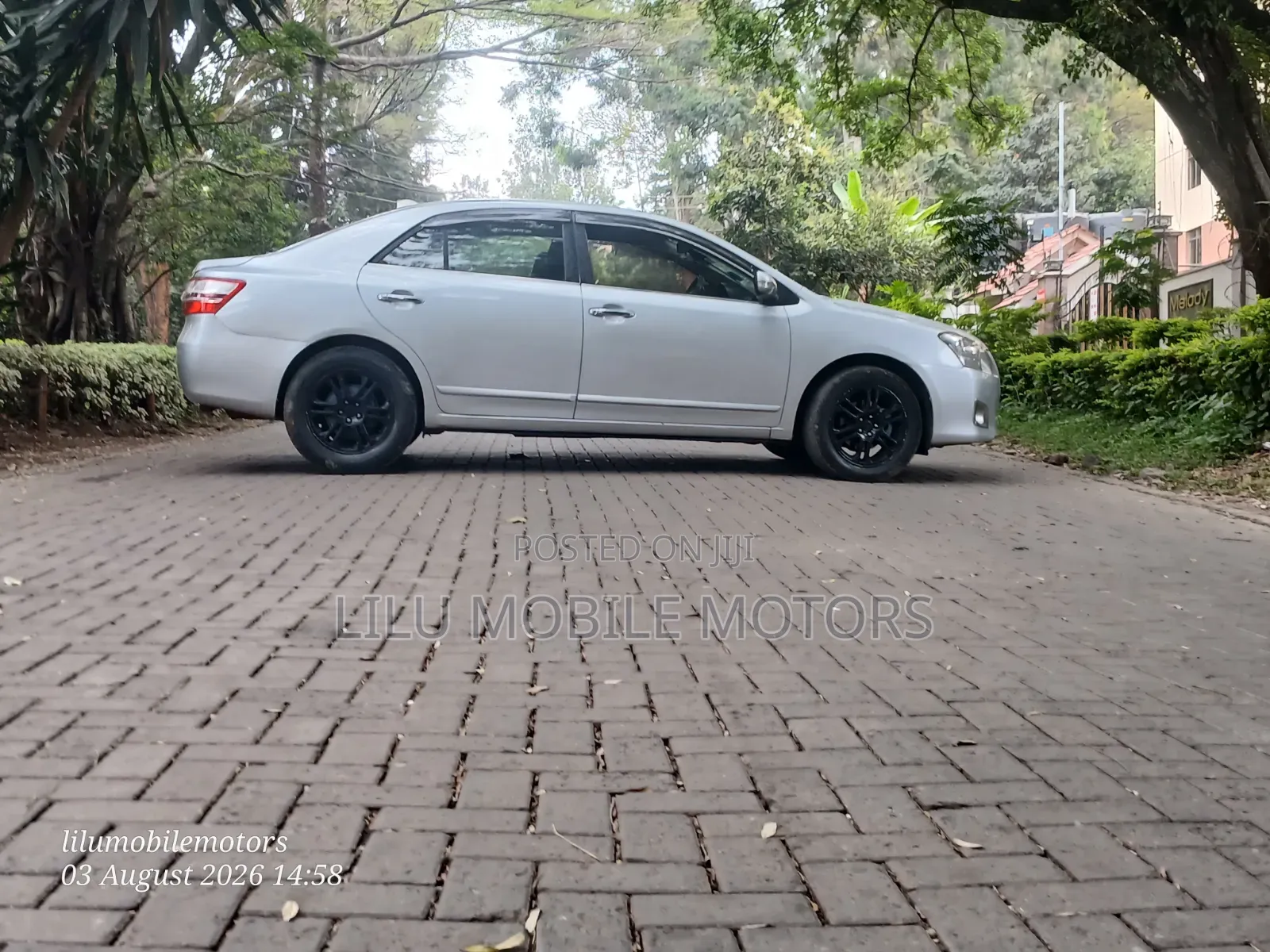 Toyota Premio 2012 Silver