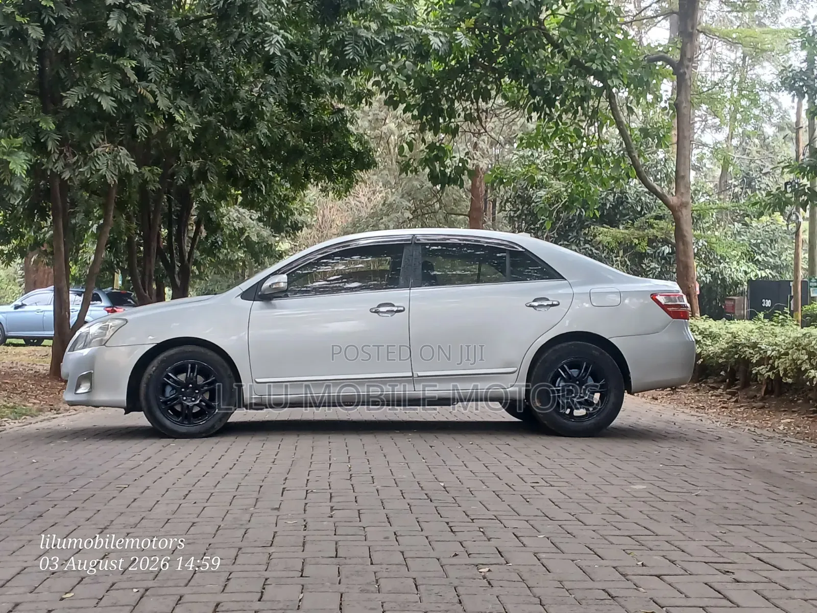 Toyota Premio 2012 Silver