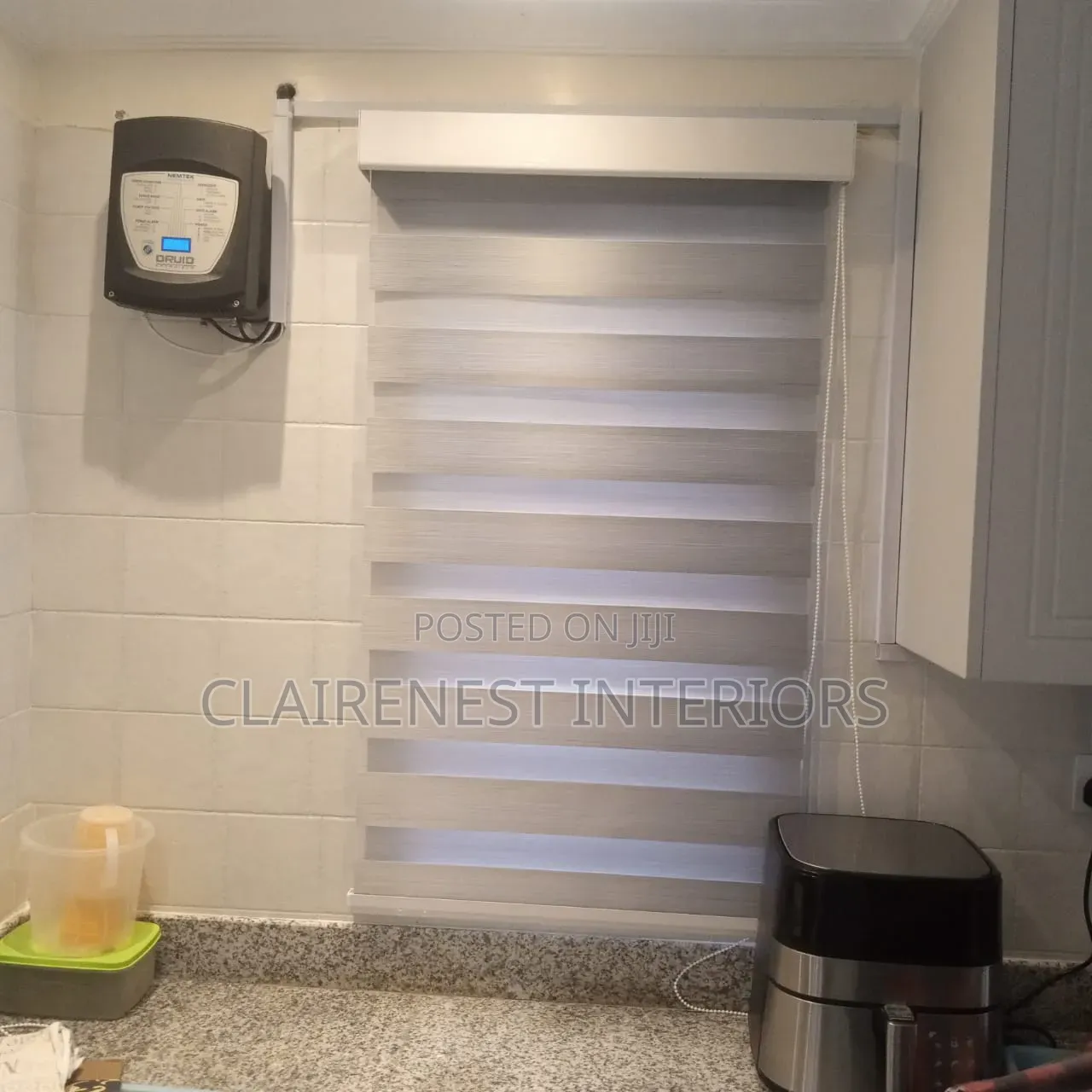 Let Your Workplace Shine With White Horizontal Office Window Blinds