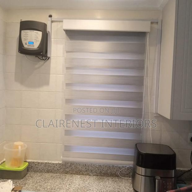 Let Your Workplace Shine With White Horizontal Office Window Blinds - thumbnail 2
