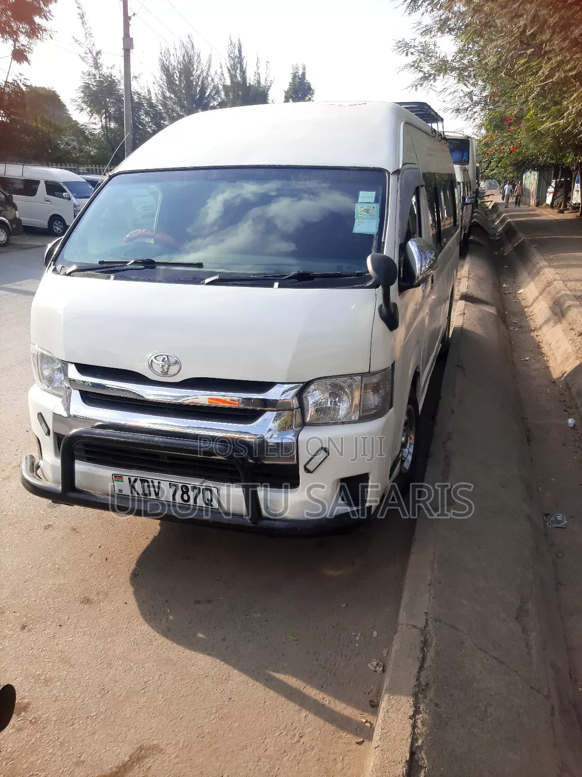 Toyota HiAce 2011 White