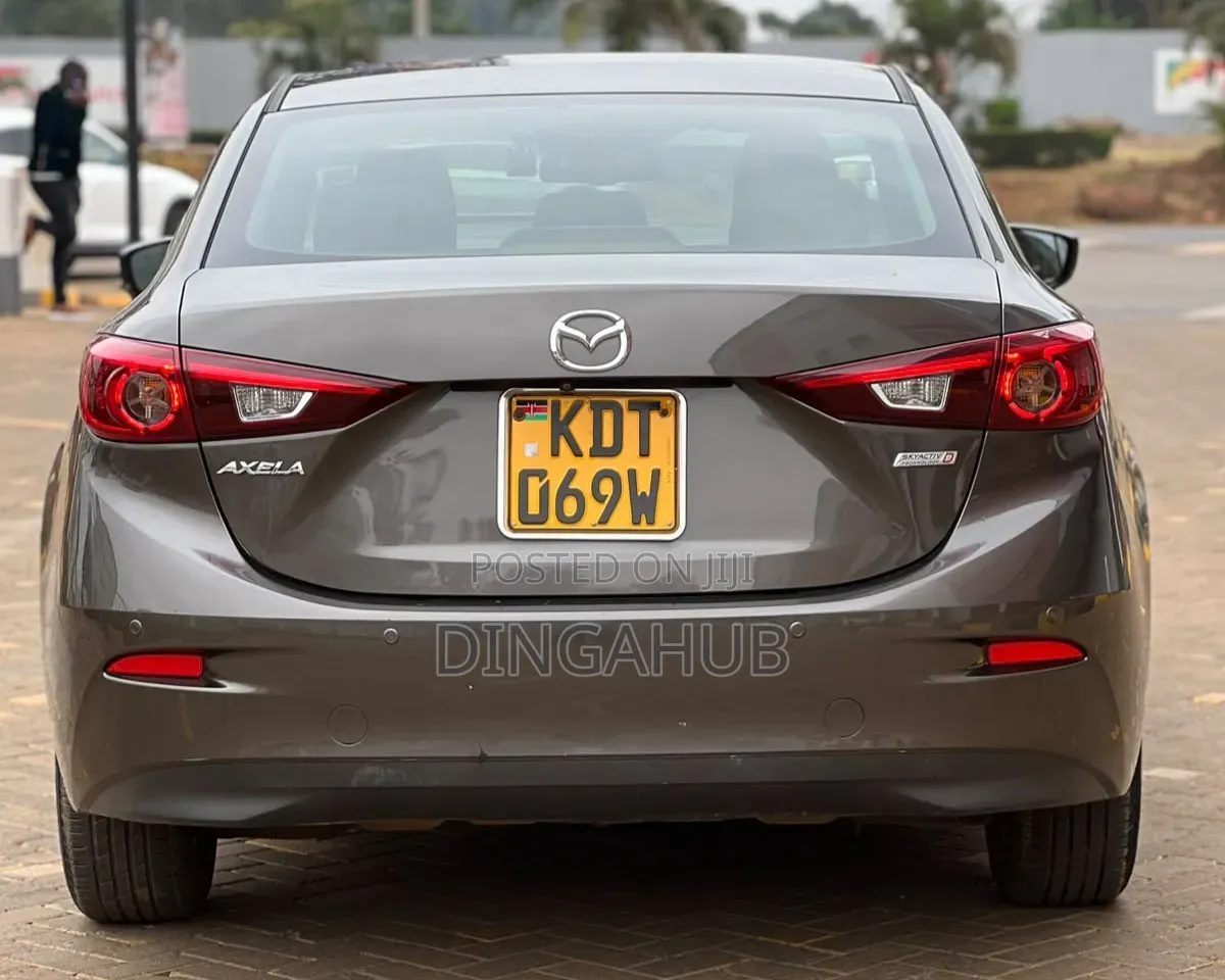 Mazda Axela 2018 Brown