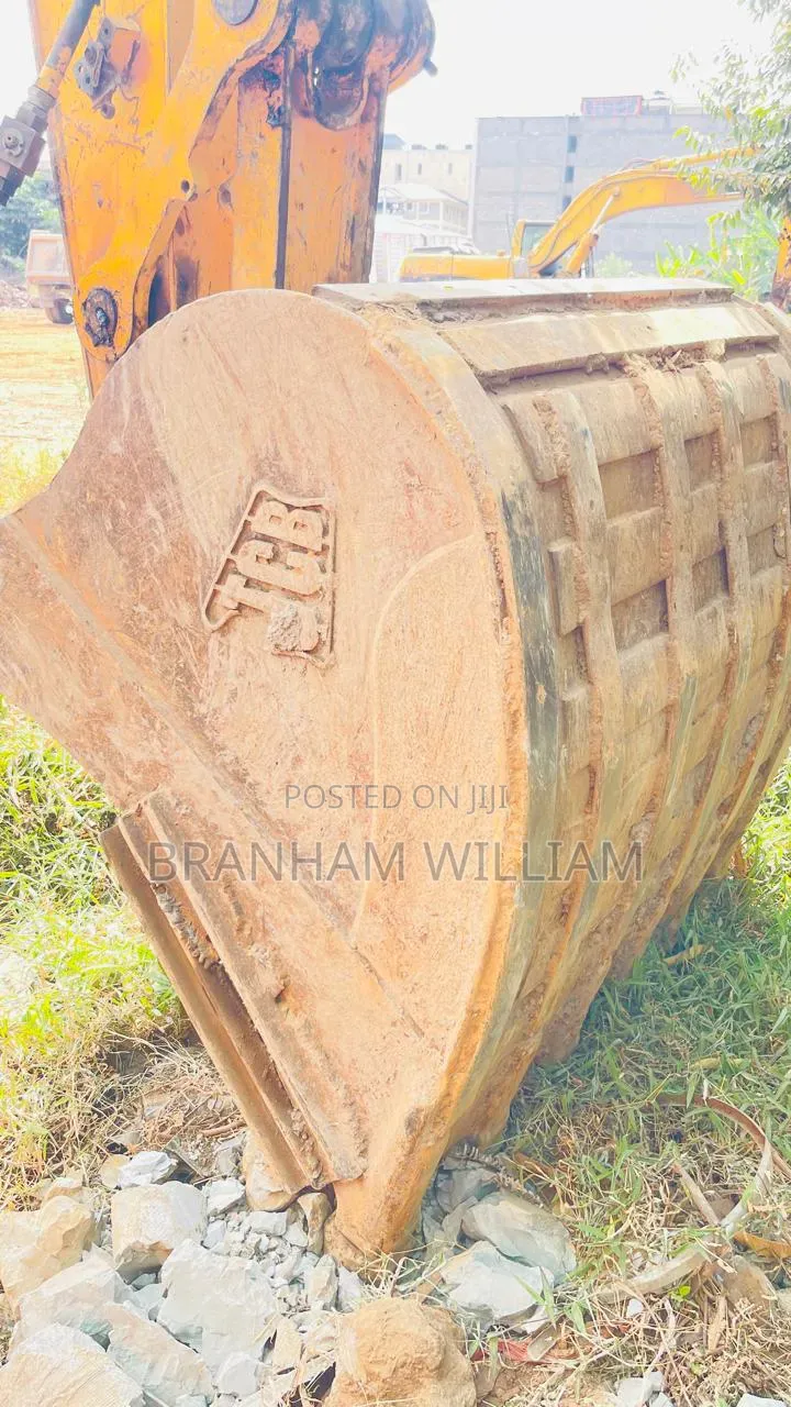 Excavator Jb210