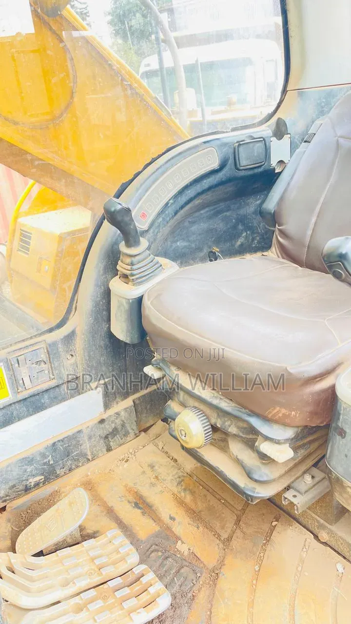 Excavator Jb210