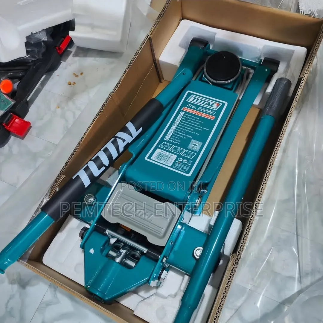 TOTAL 3-Ton Industrial Hydraulic Floor Jack, Model