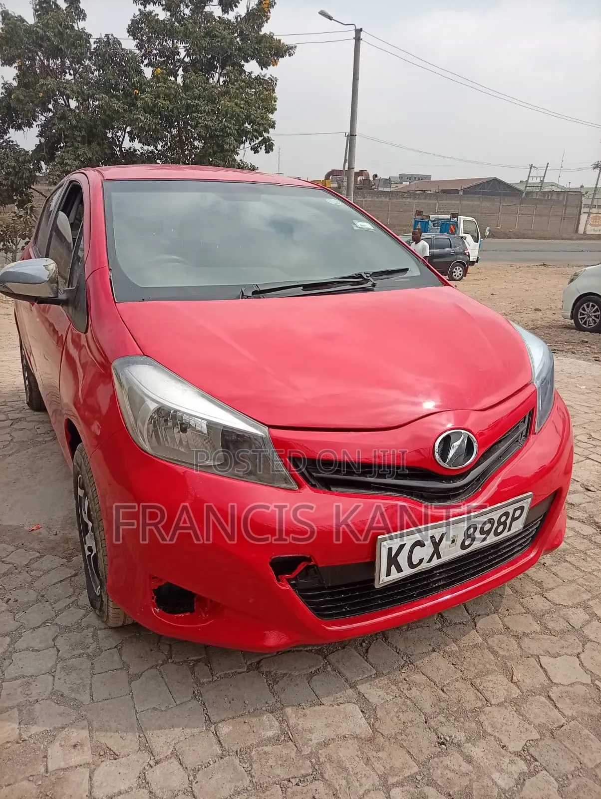 Toyota Vitz 2011 Red