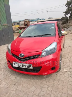 Toyota Vitz 2011 Red