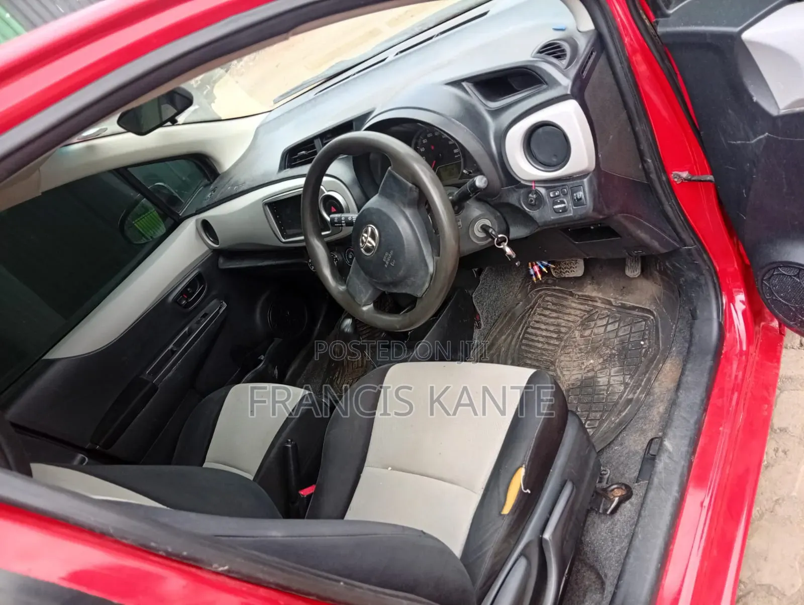 Toyota Vitz 2011 Red