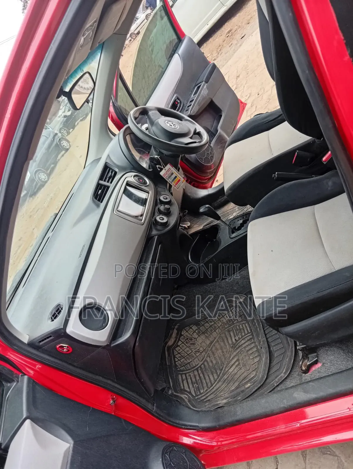 Toyota Vitz 2011 Red