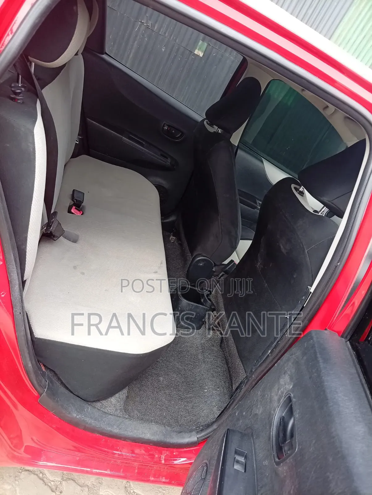 Toyota Vitz 2011 Red